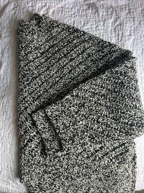 Banana Republic - Black and Cream Marled Knit Sweater